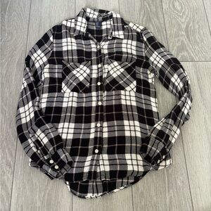 Forever 21 women’s flannel button down. EUC.

Measurements in photos.